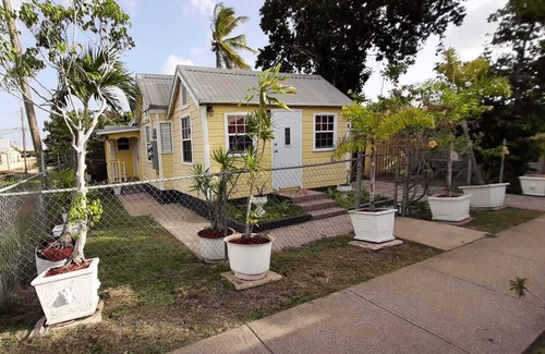 Navy Gardens House | 🌞 SunSpot Chattel House - Close to Everything