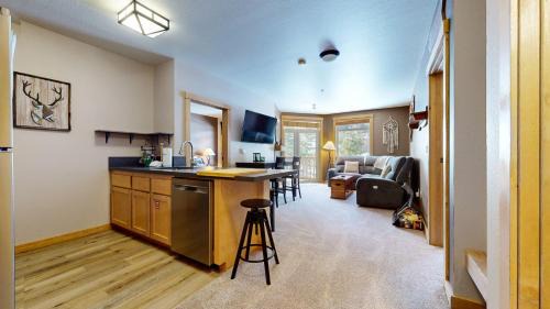 Mammoth Lakes Apartment | Sunstone #206 Condo