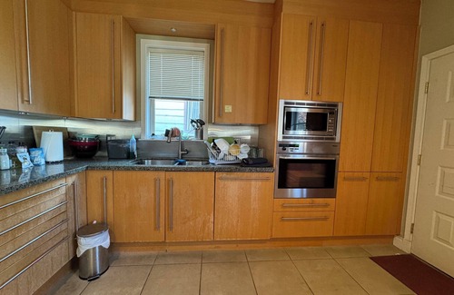 Oakridge House | Sunward Coast Westside Homestay