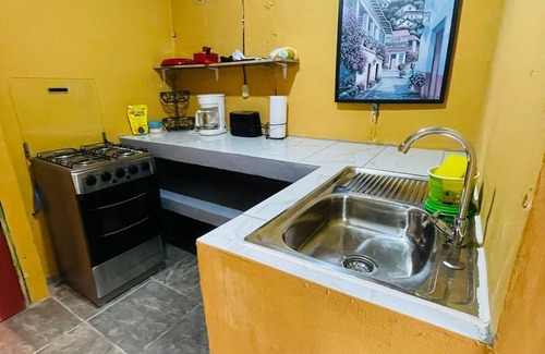 La Libertad Cabin | Sunzal Bungalow#15 just 3 minutes away at🚗 from El Tunco beach🏄‍♂️