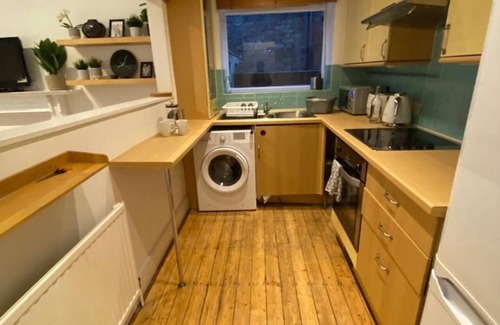 Fortis Green Apartment | Super 1 bed flat in Muswell hill with private garden