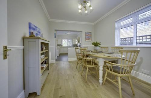 Rustington House | Super 5 Bedroom Family Friendly Retreat Rustington