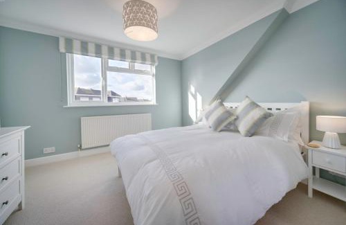 Rustington House | Super 5 Bedroom Family Friendly Retreat Rustington