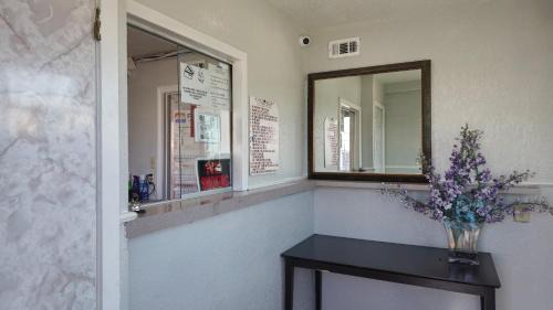 West San Antonio Hotel | Super 7 Inn By OYO San Antonio NW Medical Center