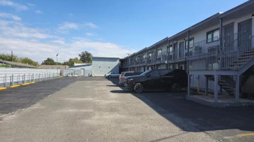 West San Antonio Hotel | Super 7 Inn By OYO San Antonio NW Medical Center