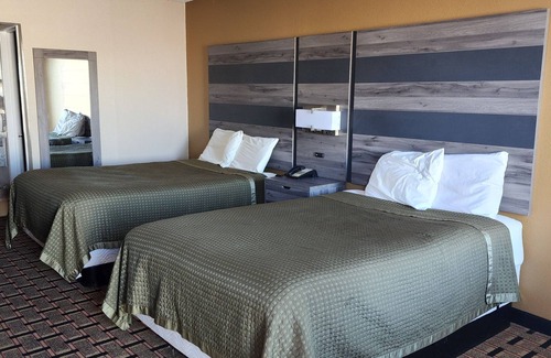 Midland Hotel | Super 7 Inn