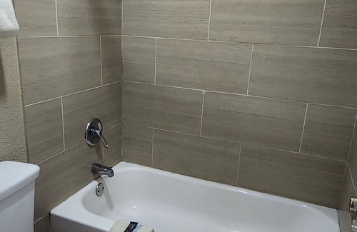 Midland Hotel | Super 7 Inn