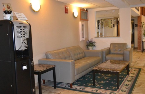 Village of Germantown Hotel | Super 8 by Wyndham Germantown/Milwaukee