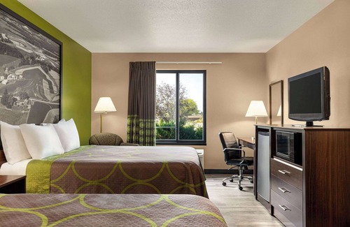 Village of Germantown Hotel | Super 8 by Wyndham Germantown/Milwaukee
