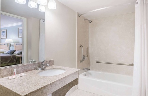 Fort Walton Beach Hotel | Super 8 by Wyndham Ft Walton Beach