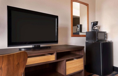 Uniontown Hotel | Super 8 by Wyndham Akron S/Green/Uniontown OH