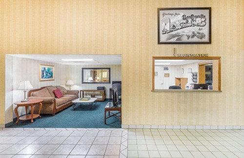 Bentonville Hotel | Super 8 by Wyndham Bentonville