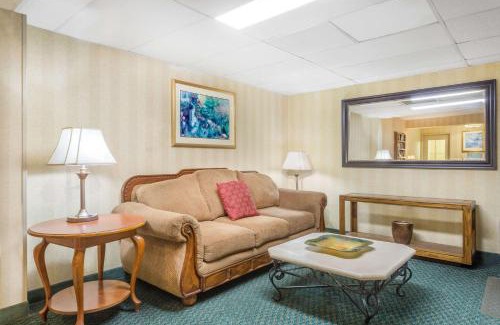 Bentonville Hotel | Super 8 by Wyndham Bentonville