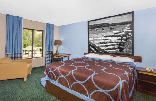 Bentonville Hotel | Super 8 by Wyndham Bentonville