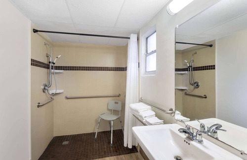 Trailer Estates Hotel | Super 8 by Wyndham Bradenton Sarasota Area