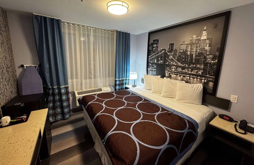Cypress Hills Hotel | Super 8 by Wyndham Brooklyn Fulton Street/Broadway Junction