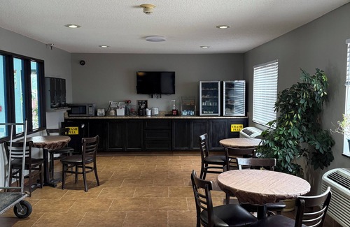 Campbellsville Hotel | Super 8 by Wyndham Campbellsville KY