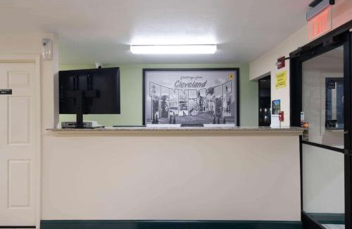 Cleveland Hotel | Super 8 by Wyndham Cleveland