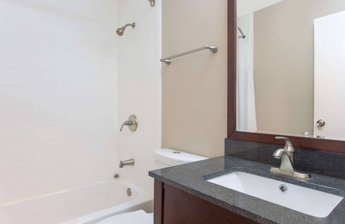 Columbus Hotel | Super 8 by Wyndham Columbus Airport