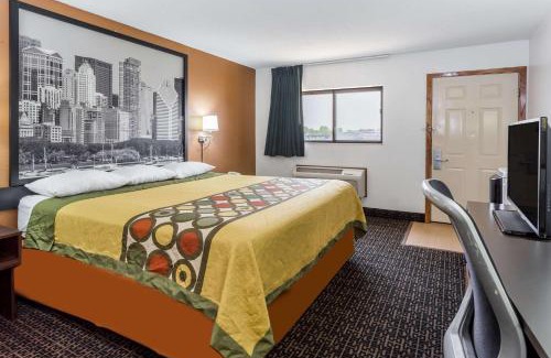 Dixon Hotel | Super 8 by Wyndham Dixon