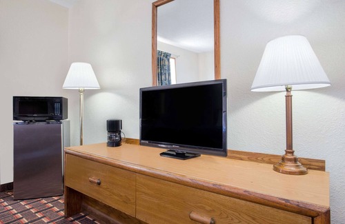 Douglas Hotel | Super 8 by Wyndham Douglas