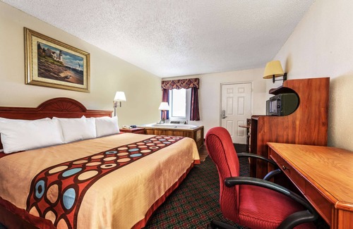 Eastland Hotel | Super 8 by Wyndham Eastland