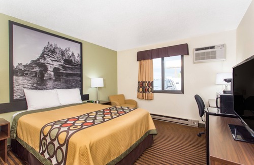 Eau Claire Hotel | Super 8 by Wyndham Eau Claire I-94