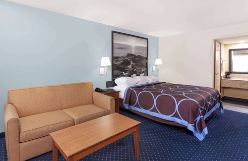 El Cajon Hotel | Super 8 by Wyndham El Cajon/San Diego