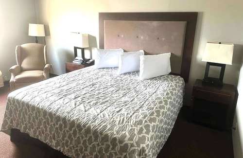 Fort Scott Hotel | Super 8 by Wyndham Fort Scott