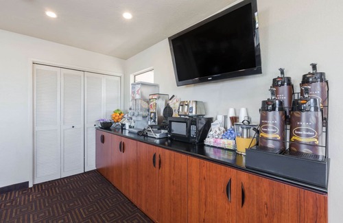 Fort Bragg Hotel | Super 8 by Wyndham Fort Bragg