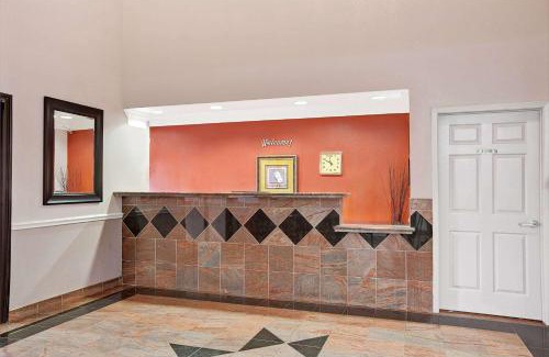 Galveston Hotel | Super 8 by Wyndham Galveston
