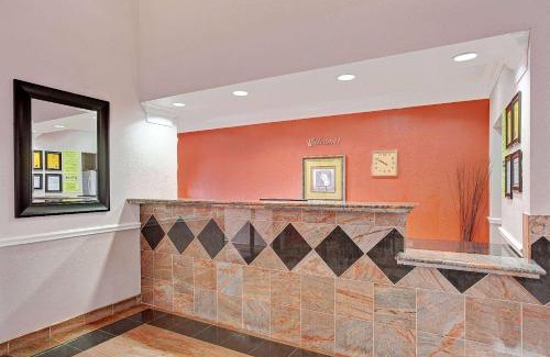 Galveston Hotel | Super 8 by Wyndham Galveston