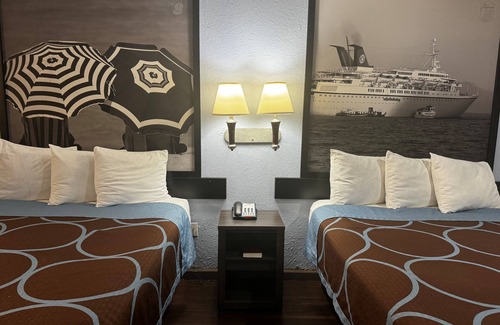 Galveston Hotel | Super 8 by Wyndham Galveston