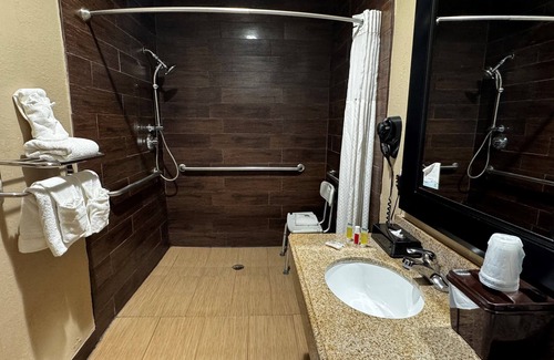 Galveston Hotel | Super 8 by Wyndham Galveston