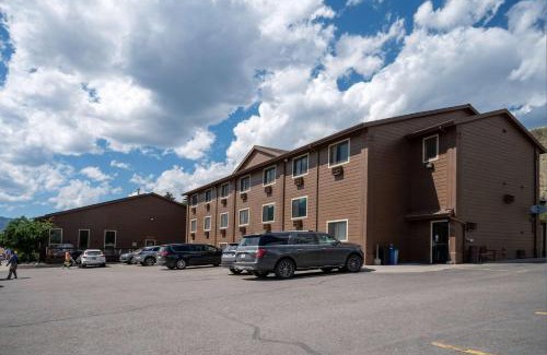 Gardiner Hotel | Super 8 by Wyndham Gardiner/Yellowstone Park Area