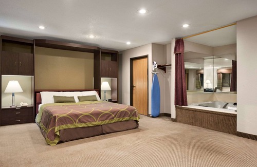 Green Bay Hotel | Super 8 by Wyndham Green Bay I-43 Bus. Park