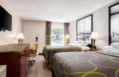 Gulfport Hotel | Super 8 by Wyndham Gulfport Airport NW/Near Biloxi