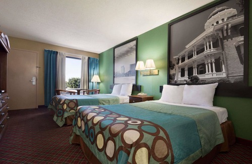 Hattiesburg Hotel | Super 8 by Wyndham Hattiesburg North/University Area