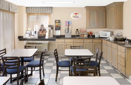 Hattiesburg Hotel | Super 8 by Wyndham Hattiesburg South