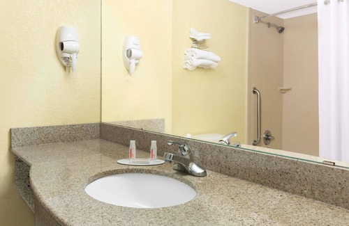 Hattiesburg Hotel | Super 8 by Wyndham Hattiesburg South