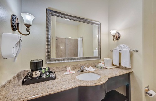 Hidalgo Hotel | Super 8 by Wyndham Hidalgo/McAllen Area