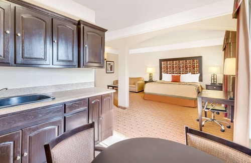 Hidalgo Hotel | Super 8 by Wyndham Hidalgo/McAllen Area