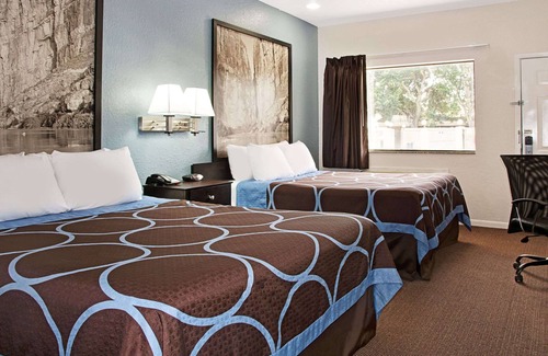 Brookhollow Hotel | Super 8 by Wyndham Houston/Brookhollow NW