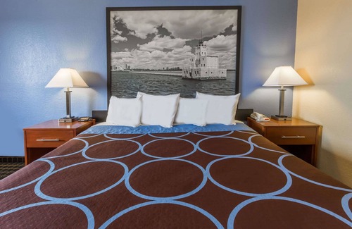 Janesville Hotel | Super 8 by Wyndham Janesville