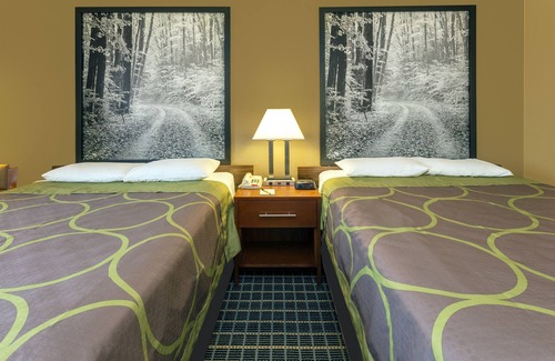 Janesville Hotel | Super 8 by Wyndham Janesville