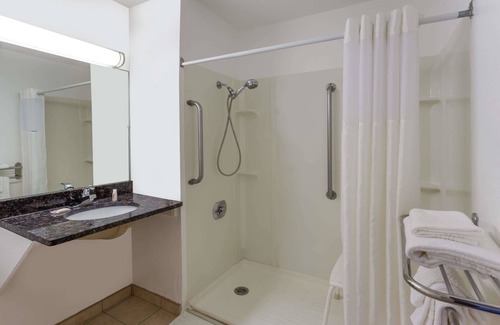 Janesville Hotel | Super 8 by Wyndham Janesville