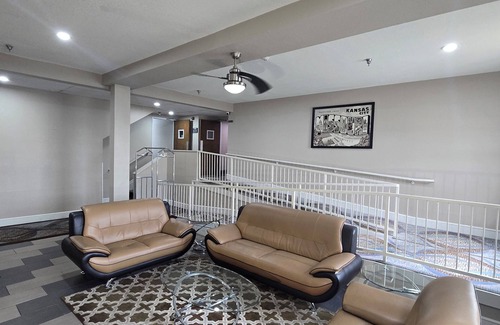 Winnetonka Hotel | Super 8 by Wyndham Kansas City