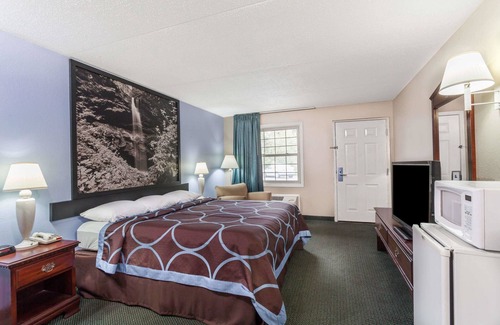 Kingston Hotel | Super 8 by Wyndham Kingston