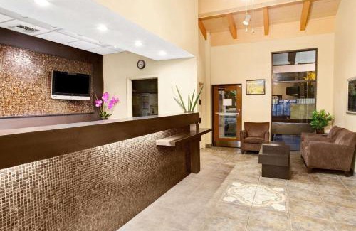 Kissimmee Hotel | Super 8 by Wyndham Kissimmee/Maingate/Orlando Area