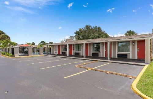 Florida Central Atlantic Coast Hotel | Super 8 by Wyndham Kissimmee-Orlando